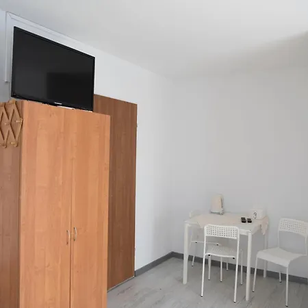 Goscinne Heland Homestay *